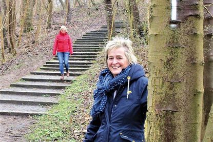 Hilla Mersmann (r.) und Kristin Reischke auf der halben Strecke zum Mönkeberger „Balkon“.
