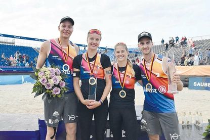 Große Freude bei den Deutschen Meistern 2022: Nils Ehlers (von links), Svenja Müller, Cinja Tillmann und Clemens Wickler.