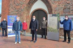 Danny Seidel, Mano Salokat, Kirsten Friedrich, Mirko Spieckermann, Wilhelm Lange und Pastor Knut Nippe (v. lks.) freuen sich auf zahlreiche Besucher.