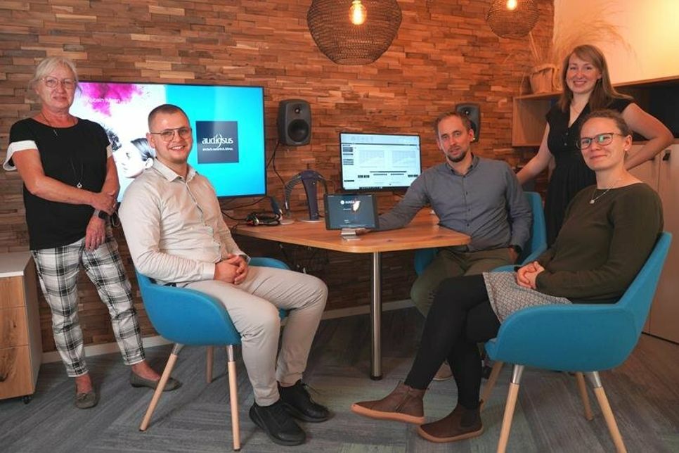 Das Team der Hörmanufaktur: Sonja Csomor, Lucas Lupp, Christoph Schulte, Alicia Schulte und Franziska Lorenzen (v. lks.).