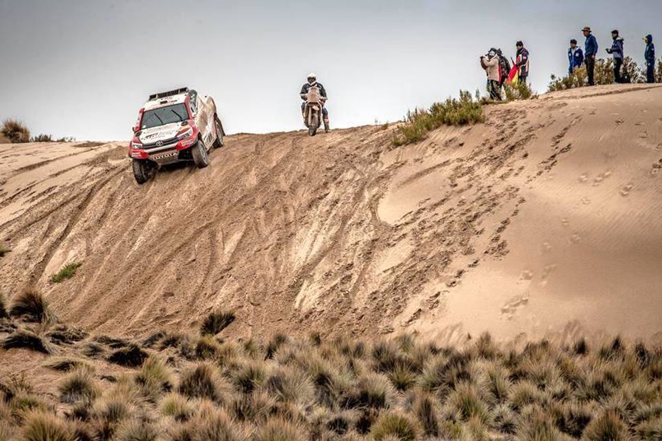Die letzte gezeitete Etappe der Rallye Dakar 2018 in Bolivien sorgte bei Giniel de Villiers und Dirk von Zitzewitz für kleinen Rückschlag im Kampf um das Podium. Foto: MCH Photo