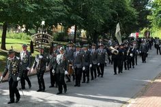 Der Festumzug beim Marsch durch die Gildestraße.