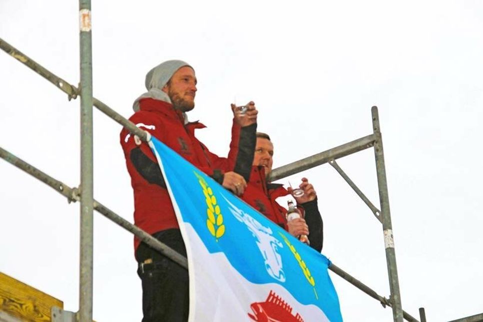 „Mit Gunst und Verlaub“: Die Handwerker schmetterten den Richtspruch.