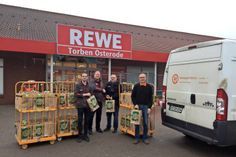 Übergabe: Jan Kreuzer, Torben Osterode, Jörg Zander und Helmut Lindner (beide Tafel).
