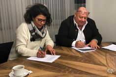 Kellenhusens Bürgermeisterin Nicole Kohlert und Hanseatic-Geschäftsführer Christian Beilicke unterzeichneten in Hannover den Kaufvertrag über das Grundstück Heidkoppel.