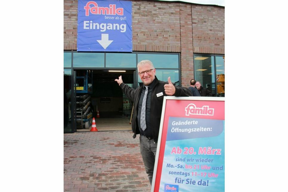 Warenhausleiter Oliver Wagner freut sich: Der Haupteingang ist wieder offen, die Parksituation deutlich entschärft und damit die Wege vom Parkplatz in den Markt und zum Getränkemarkt wieder kürzer.