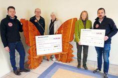 Scheckübergabe in Pansdorf (von links): Broder Gust (Präsident Round Table 29), Stefan Paetz und Jutta Burchard (Kinder auf Schmetterlingsflügel e.V.), Karin Bühring (Museum für Regionalgeschichte Pönitz) und Niko Raap vom Round Table 29 und Organisator des Charity Cheese Tasting.