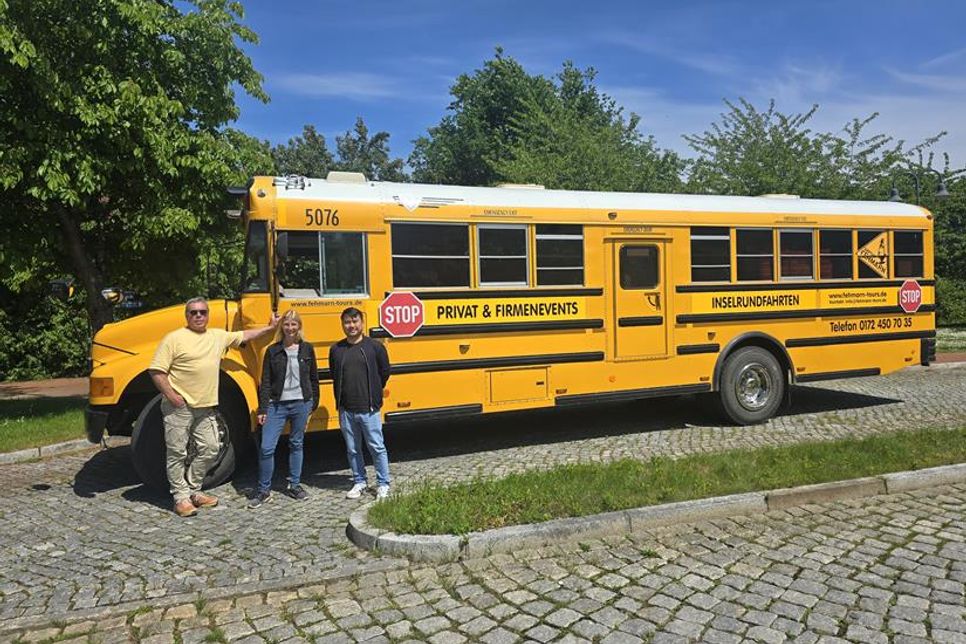 V. lks.: Martin Krüger (Fehmarn-Tours), Sina Puck (TSK) und Thuan Nguyen (TSG) freuen sich auf spannende Touren zum Fehmarnbelt.