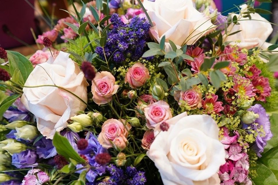 Farbenfroh und individuell: Bei der Küstenblume Haase werden Blumensträuße und Arrangements nach den persönlichen Wünschen der Kundinnen und Kunden gefertigt.