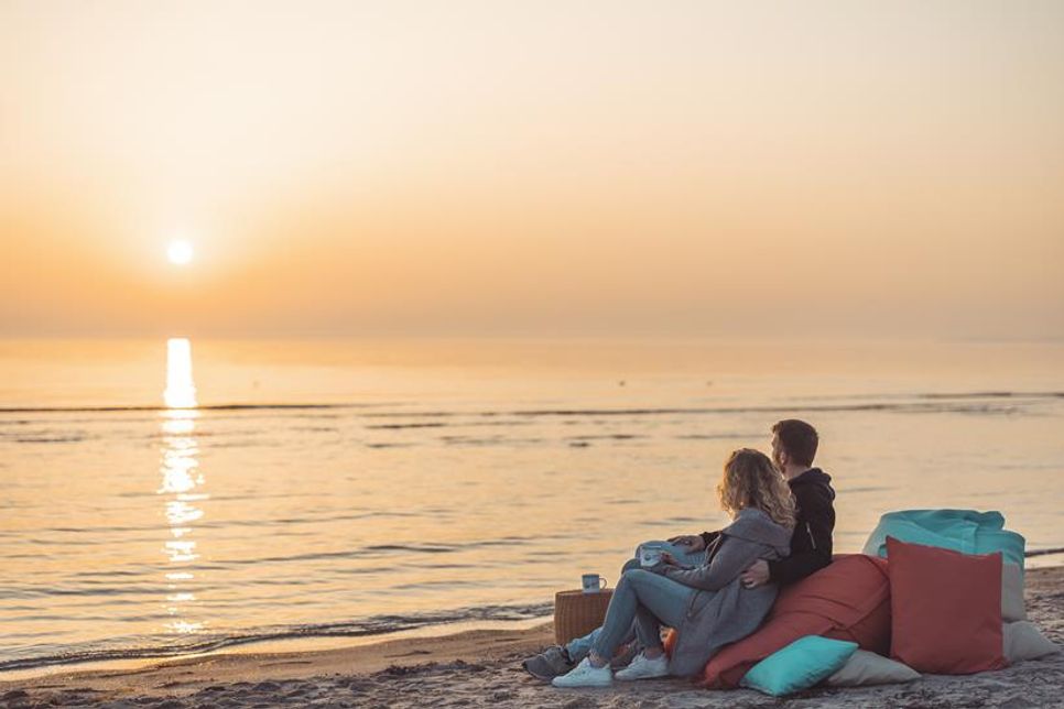 Den Auftakt der stimmungsvollen Reihe macht der „Erste Kaffee des Tages“ in Scharbeutz. (Foto: www.luebecker-bucht-ostsee)