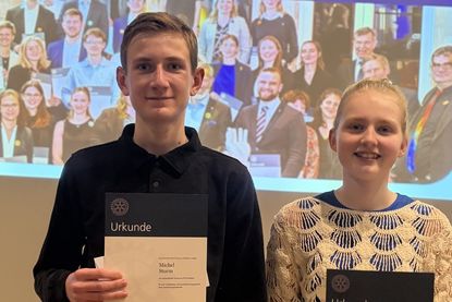 Frida Seemann und Michel Storm vom TSV Neustadt wurden von der Rotary-Stiftung Lübeck als „heimliche Helden“ ausgezeichnet.