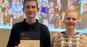 Frida Seemann und Michel Storm vom TSV Neustadt wurden von der Rotary-Stiftung Lübeck als „heimliche Helden“ ausgezeichnet.