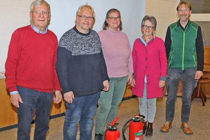 (v.l.): Hütedienstorganisator Klaus Kasper, Hausmeister Thorsten Liedtke, Küsterin Britta Thomsen, Bürgervorsteherin Susanne Knees und Pastor Andreas Gruben auf der Jahresabschlussversammlung 2024.