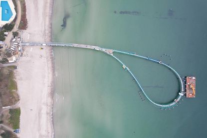 Bei dieser Aufnahme aus der Luft kann man die Länge und Größe der neuen Maritim-Seebrücke mit dem Rundlauf bestens sehen.