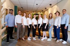 Das Team der Hörmanufaktur um die Inhaber Christoph und Alicia Schulte (2. u. 3. v. lks.) setzt sich mit Kompetenz und Engagement für besseres Hören ein. Freundlichkeit und moderne Hörakustik stehen dabei im Mittelpunkt.