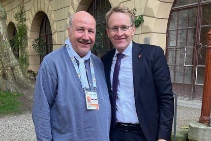 „Der Ministerpräsident hat keine Brührungsängste zu Trachten“, verriet Thorsten Johannsen (lks.), der Daniel Günther in Schwerin traf.