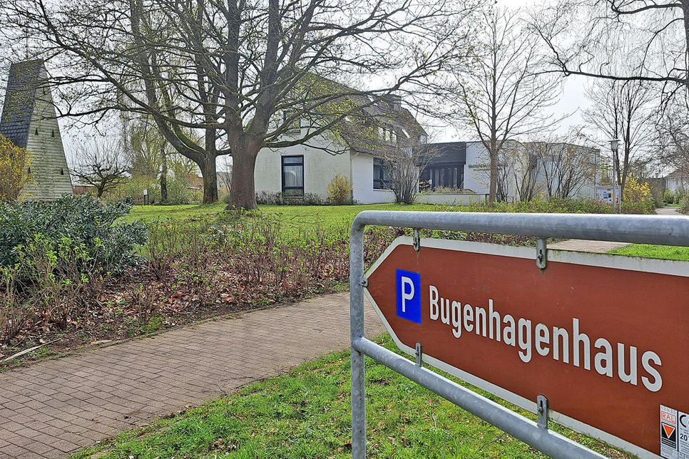 Perspektivische Entlastung? Die evangelische Kirche verkauft das Bugenhagen-Gemeindehaus im Waldweg an die Stadt Preetz. Im Gespräch ist, dass die Stadt Preetz hier einen neuen Kindergarten baut. Das alte Gebäude wird aber wohl nicht erhalten.