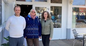 Andre Wiczosek vom Bürgertreff, Organisatorin Sylvia Böttcher und Gleichstellungsbeauftragte Natalia von Levetzow freuen sich auf das erste Frauenfrühstück.