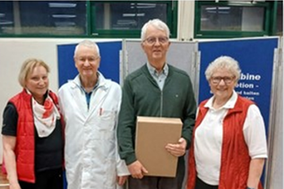 Ute Constabel, Dr. Michael Suchan, Klaus Marquardt und Gerda Stau beim DRK-Blutspendetermin