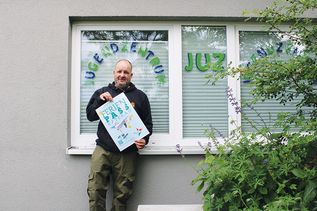 Hat mit seinem Team wieder ein großes Paket für die Sommerferien geschnürt: Patrick Bohle von der Jugendarbeit der Gemeinde Ratekau.