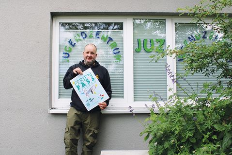 Hat mit seinem Team wieder ein großes Paket für die Sommerferien geschnürt: Patrick Bohle von der Jugendarbeit der Gemeinde Ratekau.