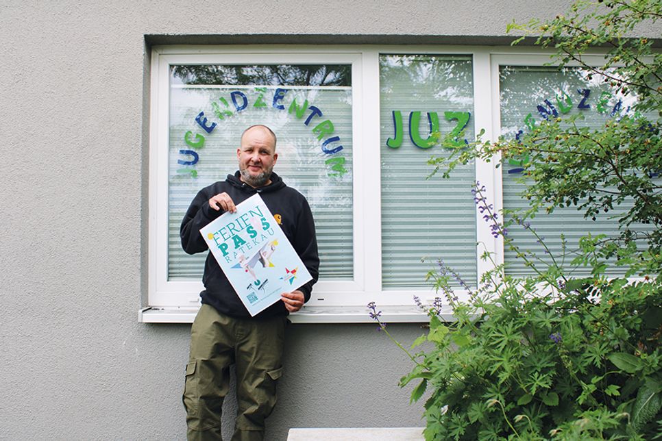 Hat mit seinem Team wieder ein großes Paket für die Sommerferien geschnürt: Patrick Bohle von der Jugendarbeit der Gemeinde Ratekau.