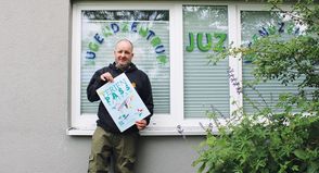 Hat mit seinem Team wieder ein großes Paket für die Sommerferien geschnürt: Patrick Bohle von der Jugendarbeit der Gemeinde Ratekau.