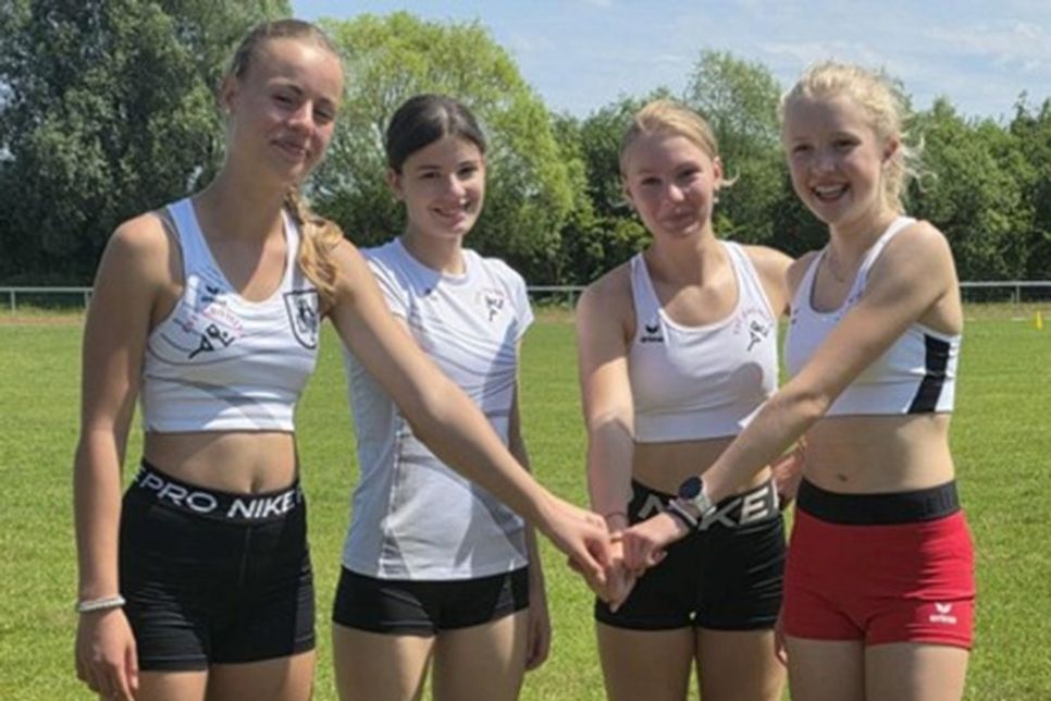 Jolina Behnke, Lisa Sömmer, Gyde Janshen und Donata von Ludowig (v. lks.).