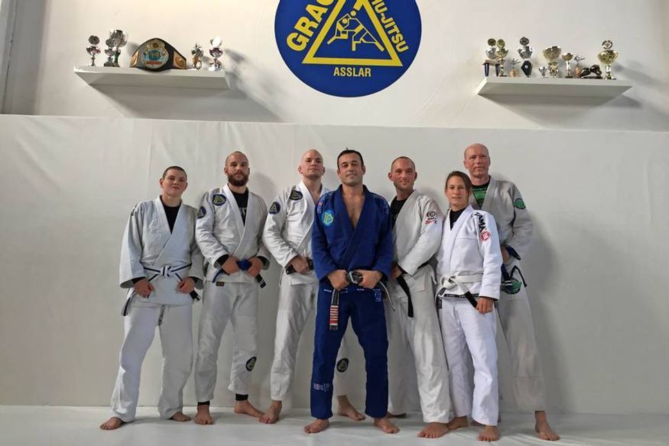 Die Teilnehmer aus Neustadt mit Robin Gracie.
