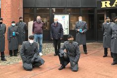 Soldaten der 3. Kompanie mit dem Bürgermeister Klaus Winter und  Bürgervorsteher Rolf Schröder (v. lks.).