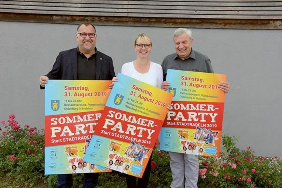 Alexander Hass, Heike Müller und Michael Kümmel freuen sich auf einen unterhaltsamen Sonnabend mit Sommerparty und Stadtradeln.