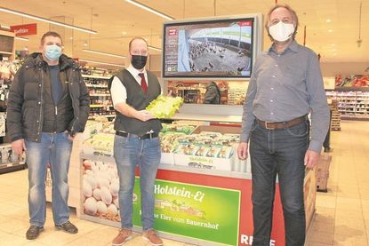 Rewe-Marktinhaber Benjamin Haase (Mi.), Manfred Scheffler (re.) und Martin Gramke wollen Vertrauen für die Verbraucher schaffen.