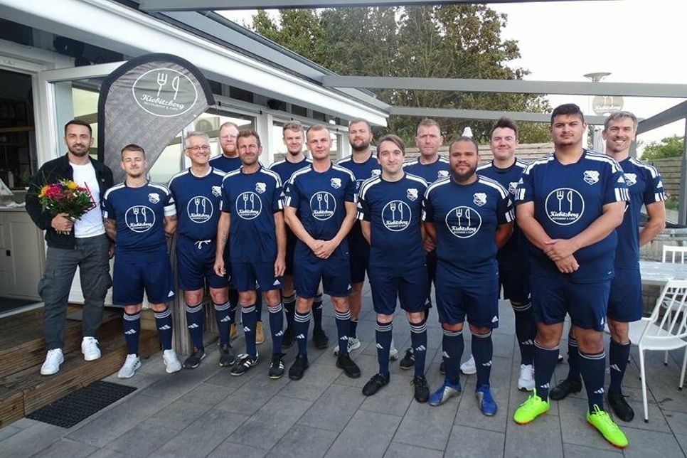 Das „Restaurant Kiebitzberg“ ist Sponsor der Herrenmannschaft des BCG Altenkrempe.