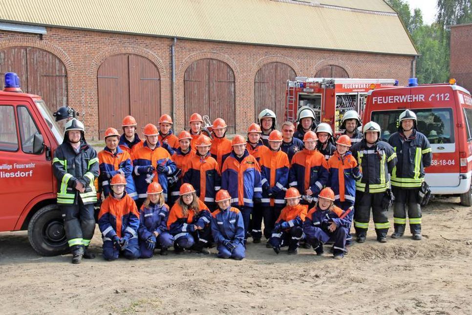 Die Jugendfeuerwehren aus Grömitz und Bliesdorf.