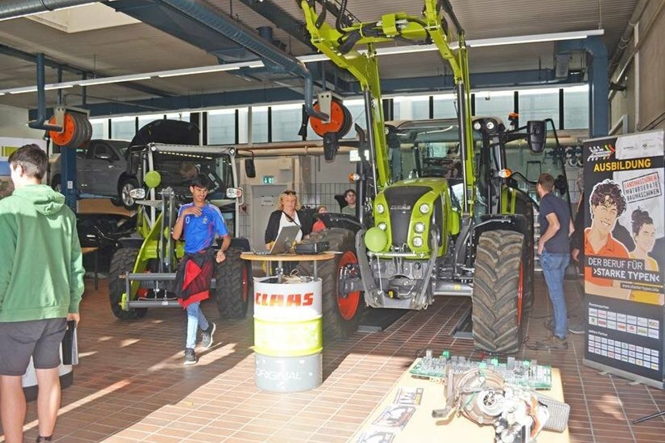 Der Stand von Heinrich Schmahl Landtechnik GmbH &amp;amp; Co.  stieß auf großes Interesse