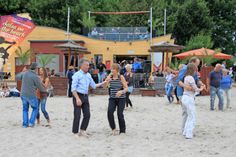Mit Salsa-Feeling im Blut ließen sich die Besucher vom Latino-Karibik-Flair der „Amistad Cubana“-Band anstecken.