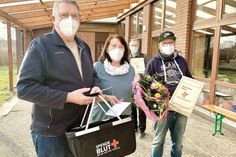 Gerd und Rita Mattsson, Harald Hinz (DRK-Blutspendedienst) und Rolf Stoltenberg (1. Vorsitzender DRK-Ortsverein Dobersdorf).