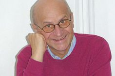 Schauspieler Siegfried W. Kernen ist zu einer Lesung in Probsteierhagen zu Gast, die von Martin Karl-Wagner und Thomas Goralczyk mit stimmungsvollen Melodien für Flöte und Klavier begleitet wird. Foto: hfr Möller