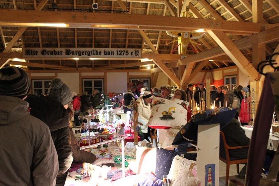 Rund 20 Kunsthandwerker laden zum Schauen und Kaufen ein.