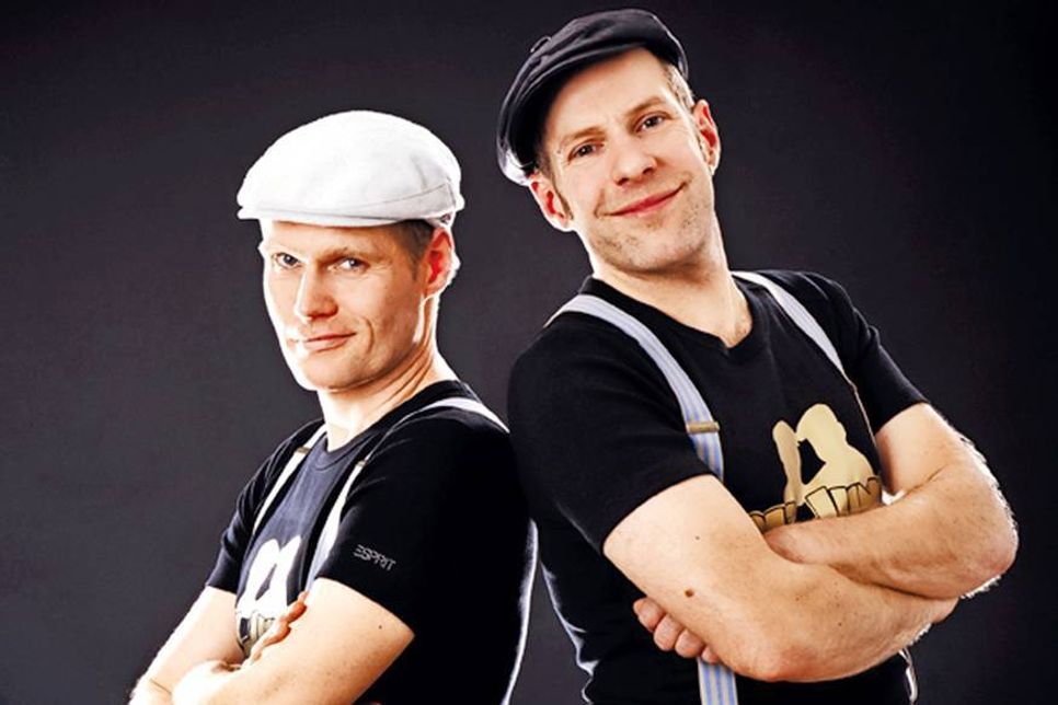 Das bekannte Pop-Dup „Die JunX“ sorgen am Samstagabend für beste Stimmung beim Oktoberfest im Travemünder Strandbahnhof. (Foto: VA)