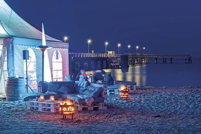 Am kommenden Wochenende startet die erste Beachparty im Rahmen des Winter-StrandKlubs neben der Maritim-Seebrücke in Timmendorfer Strand.