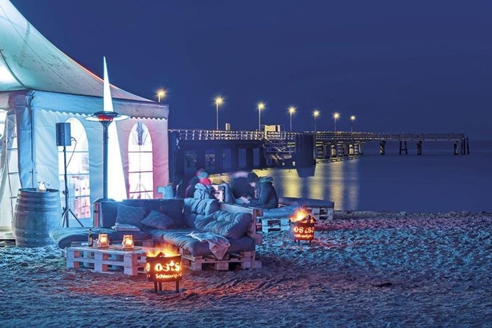 Am kommenden Wochenende startet die erste Beachparty im Rahmen des Winter-StrandKlubs neben der Maritim-Seebrücke in Timmendorfer Strand.
