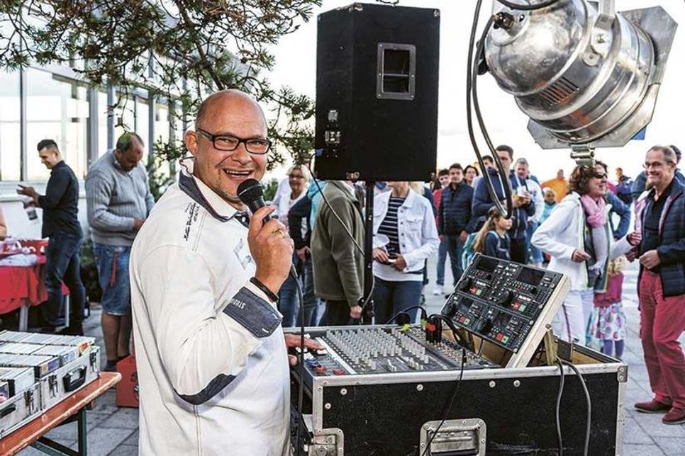 DJ René Kleinschmidt ist dieses Jahr seit 30 Jahren als DJ im Einsatz und sorgt auch im vierten Jahr beim Fackelfest für die richtige Musik.