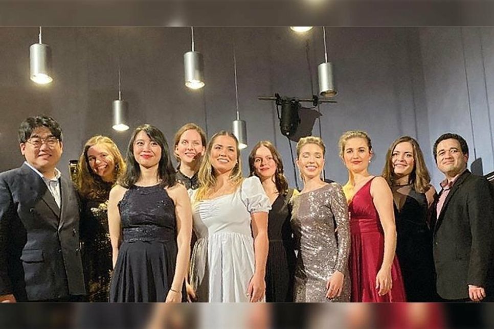 Die Gesangsstudierenden aus Lübeck laden zu einer musikalischen Reise durch das Opern- und Operettenrepertoire ein.
