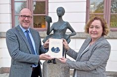 Dr. Anke Scharrenberg und Prof. Dr. Oliver Auge, die Herausgeber des neuen Buches über Eutin und die Frage „Weimar des Nordens?“