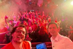 Die Narrenscharr mit den Musikern Christoph Schmatzler (lks.) und Daniel Bünning.
