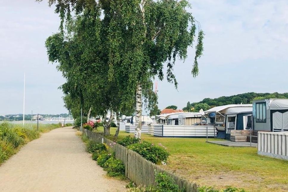 Die Dauercamper (wie auch hier in Neustadt) freuen sich auf die weiteren Lockerungen der Corona-Auflagen.