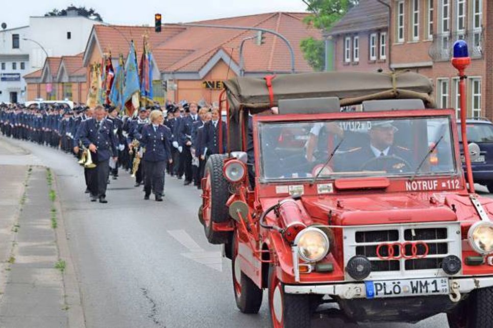 Für musikalische Begleitung sorgten die Feuerwehrmusikzüge aus Lütjenburg und Gadendorf