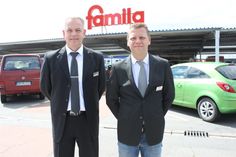 Bisheriger famila-Warenhausleiter Sven Rasmussen (lks.) mit seinem Nachfolger Mathias Affeld.