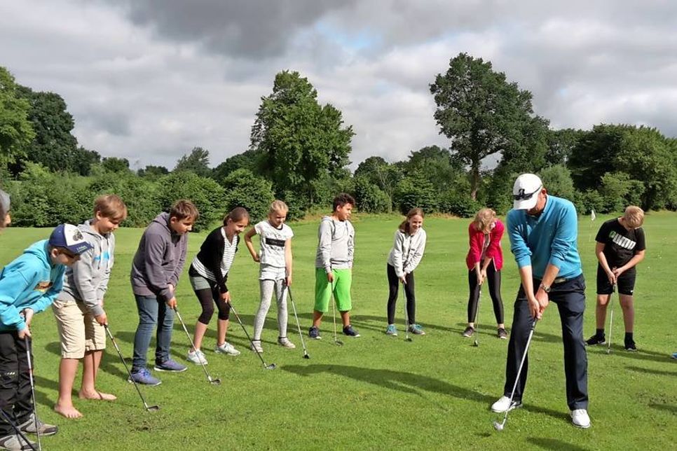 Viel Spaß hatten die Schüler der Gemeinschaftsschule Grömitz beim „Schnuppergolf“.